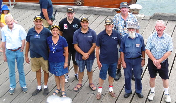 HMAS Castlemaine volunteers